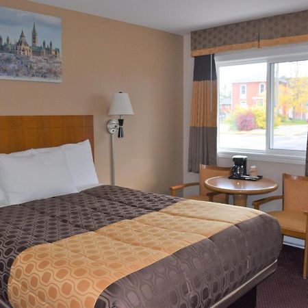 Knights Inn Arnprior Kültér fotó
