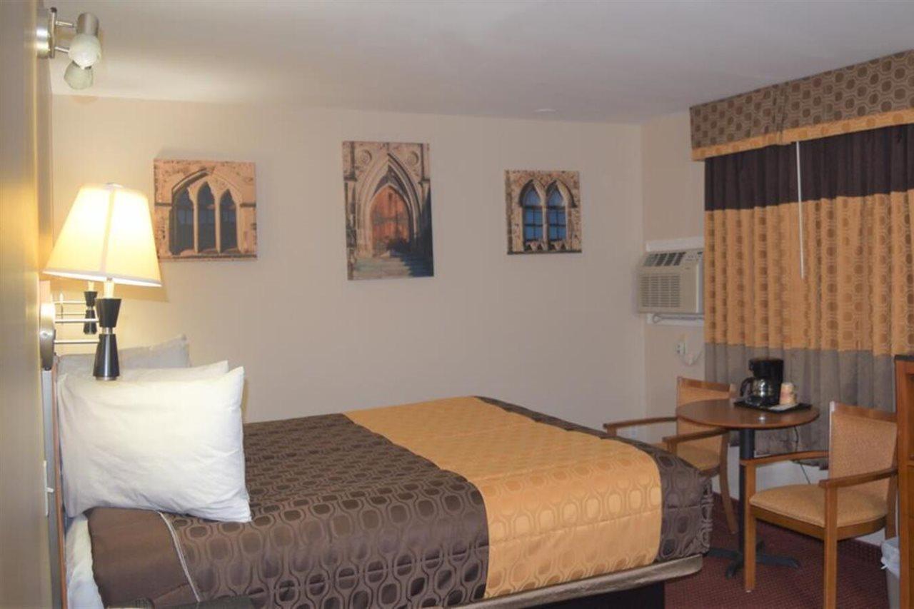 Knights Inn Arnprior Kültér fotó
