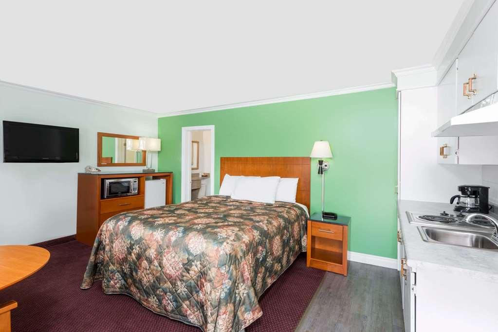 Knights Inn Arnprior Szoba fotó